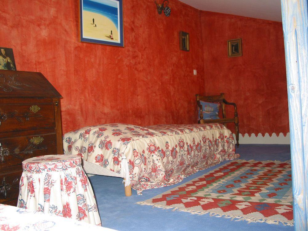 Chateau Rousselle Bed & Breakfast Saint-Ciers-de-Canesse Exterior foto