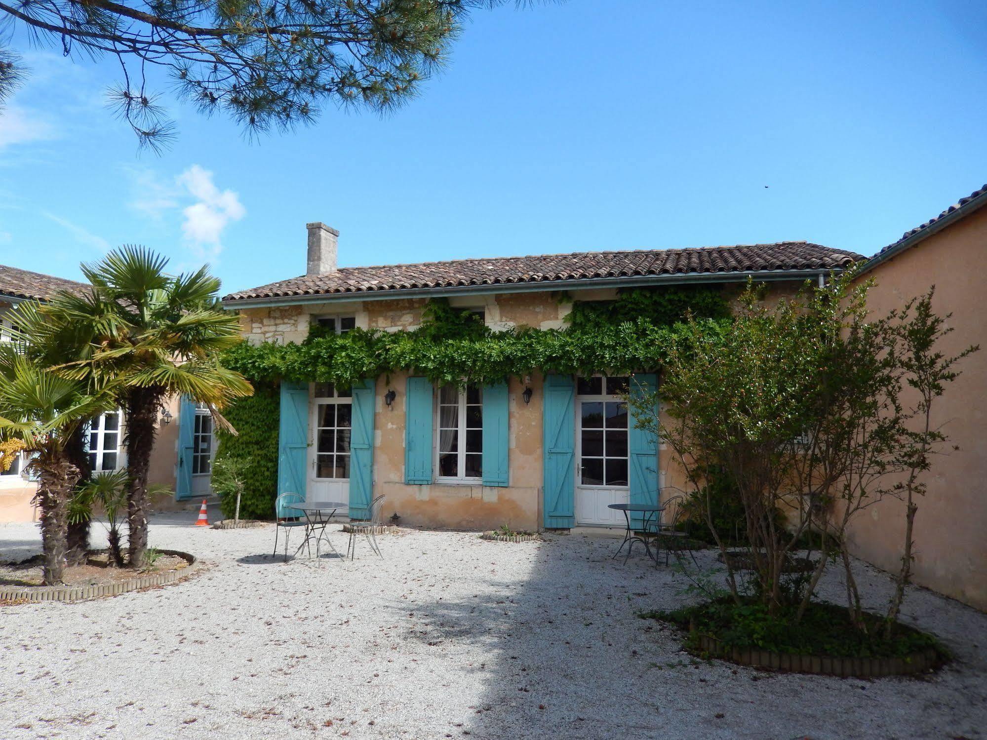 Chateau Rousselle Bed & Breakfast Saint-Ciers-de-Canesse Exterior foto