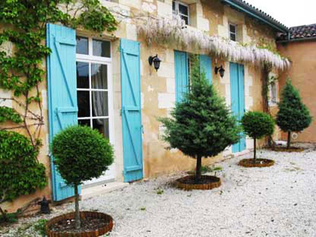 Chateau Rousselle Bed & Breakfast Saint-Ciers-de-Canesse Exterior foto
